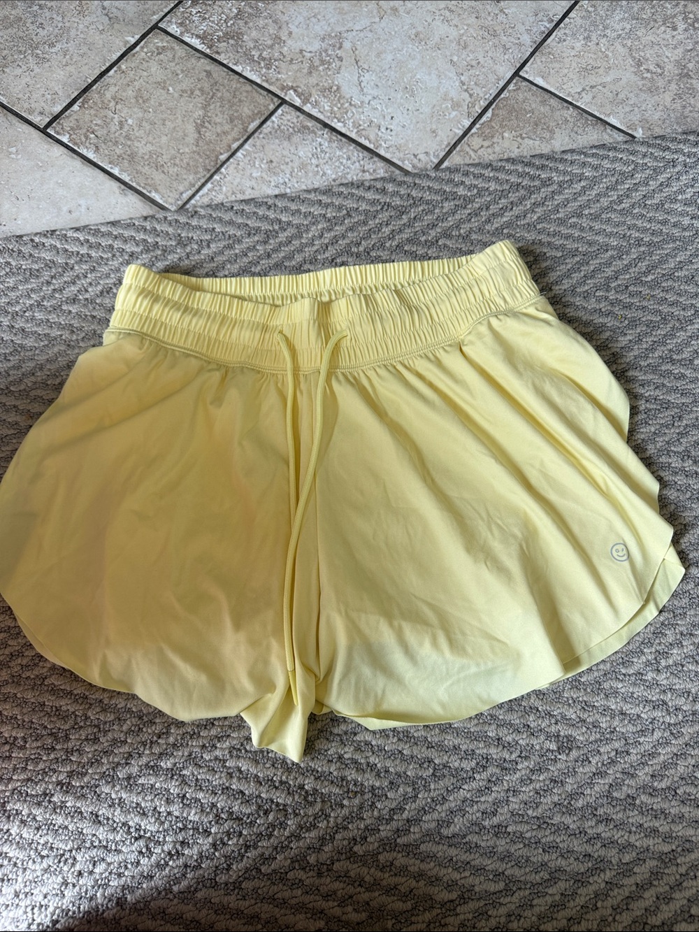 Hollister Size M Women’s Lightweight Yellow Drawstring Shorts